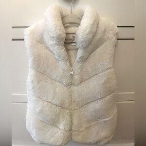 EUC Widgeon faux fur white/cream vest size 4💗